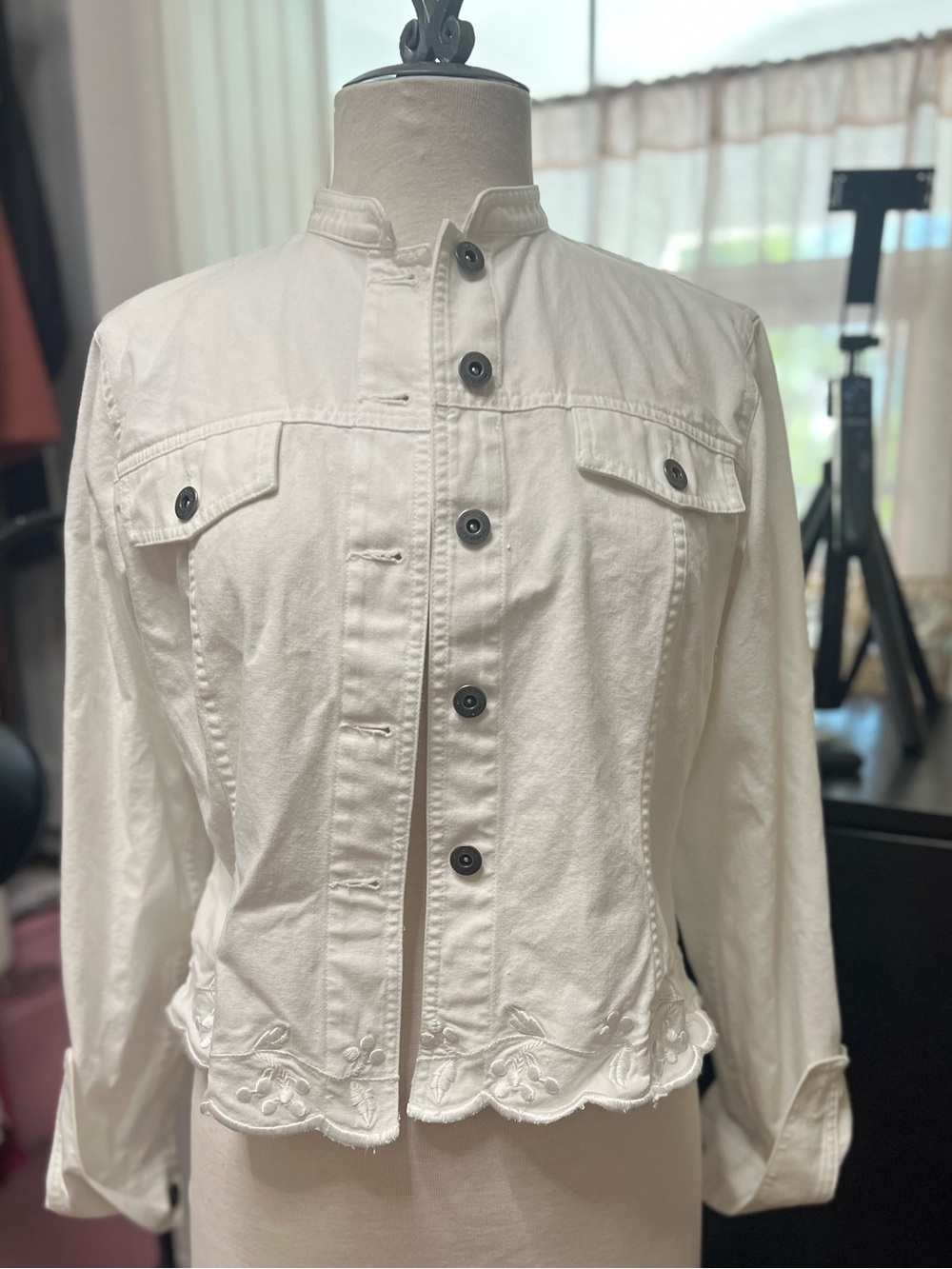 Liz Claiborne Cream White Embroidered Jean Jacket